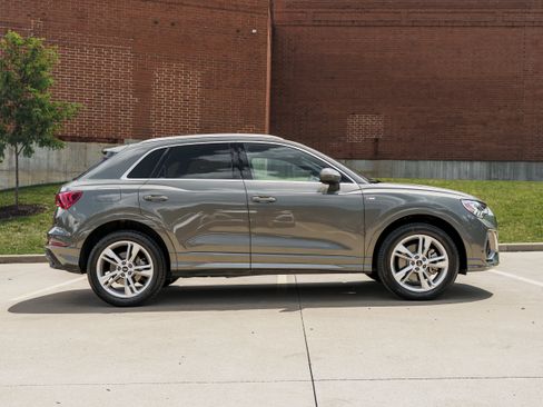 Used 2023 Audi Q3 2.0T Premium w/ Convenience Package AWD/4WD image 3
