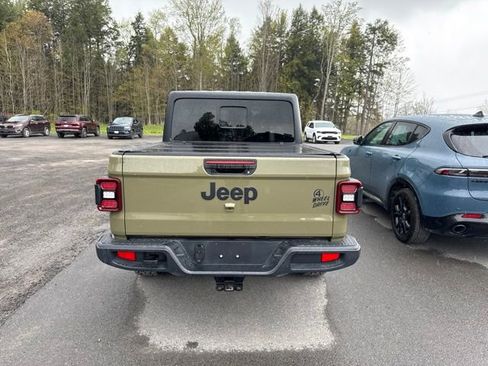 Used 2025 Jeep Gladiator Sport AWD/4WD image 4