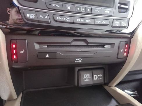 Used 2019 Honda Pilot Touring image 8