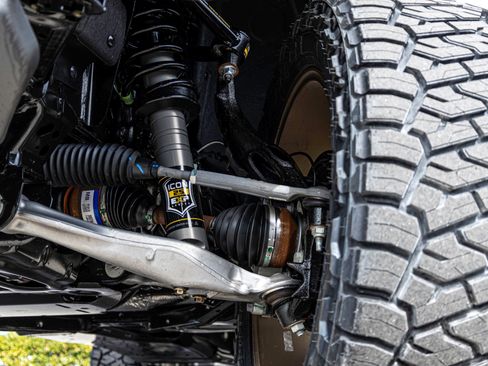 New 2025 Ford Bronco Badlands image 25