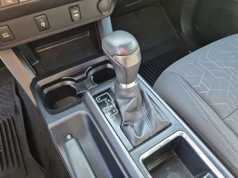 Used 2017 Toyota Tacoma TRD Sport w/ Tow Package (A/T) AWD/4WD image 30
