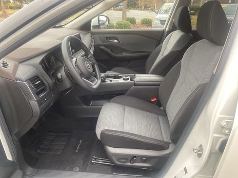 Used 2023 Nissan Rogue SV image 14