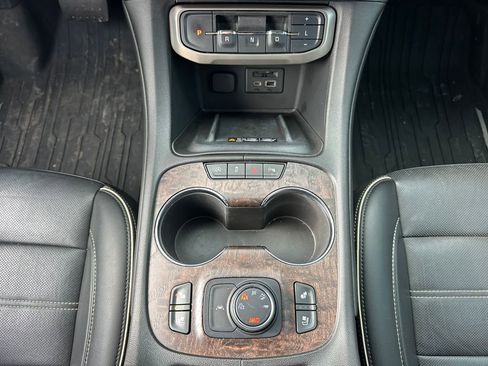 Used 2021 GMC Acadia Denali w/ Denali Ultimate Package image 19