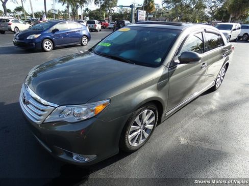 Used 2011 Toyota Avalon Limited image 3