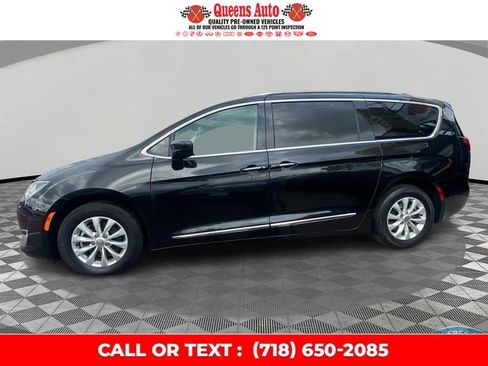 Used 2019 Chrysler Pacifica Touring-L image 9