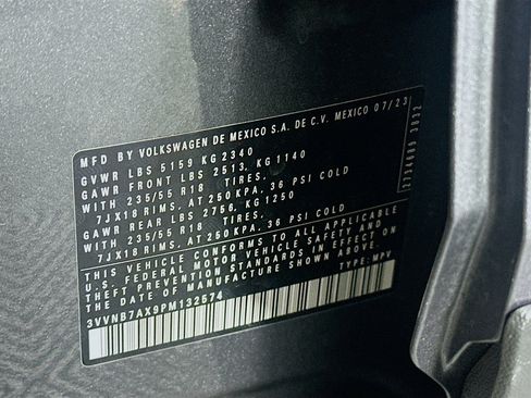 Used 2023 Volkswagen Tiguan SE image 12