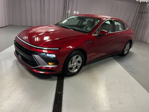 Used 2025 Hyundai Sonata SE FWD image 3