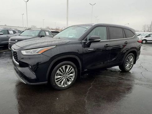 Used 2021 Toyota Highlander Platinum image 4