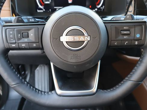 Used 2025 Nissan Pathfinder Platinum AWD/4WD image 13