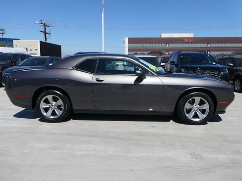 Used 2022 Dodge Challenger SXT RWD image 2