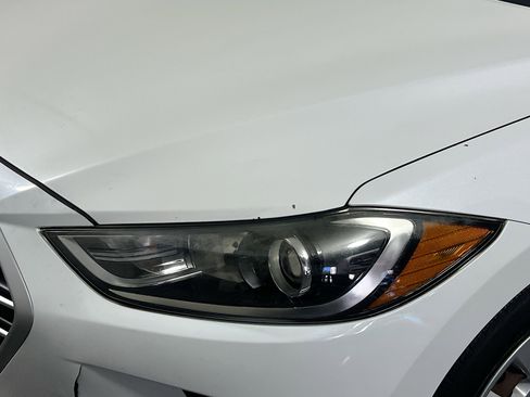 Used 2017 Hyundai Elantra SE image 7