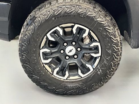Used 2023 Chevrolet Silverado 1500 ZR2 w/ Technology Package AWD/4WD image 32