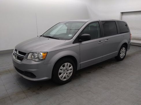 Used 2018 Dodge Grand Caravan SE w/ UConnect Hands-Free Group FWD image 2