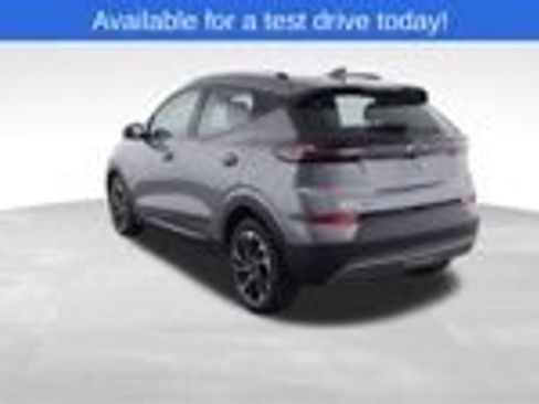 Used 2023 Chevrolet Bolt EUV Premier w/ Sun & Sound Package FWD image 2