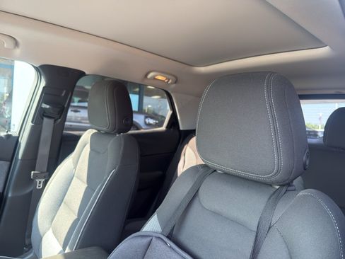Used 2024 Chevrolet TrailBlazer LT w/ Convenience Package FWD image 3