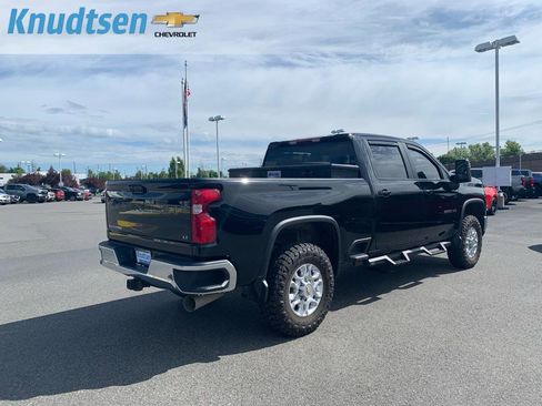 Used 2024 Chevrolet Silverado 2500 LT AWD/4WD image 7