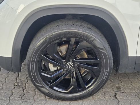 Used 2023 Volkswagen Atlas SE w/ Black Wheel Package image 11