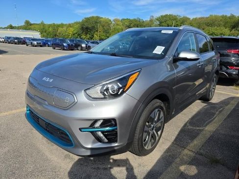Used 2022 Kia Niro EX w/ Cold Weather Package image 4