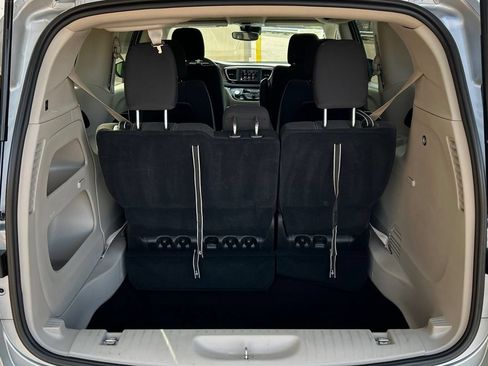 Used 2023 Chrysler Voyager LX FWD image 12