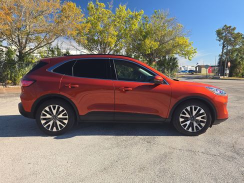 Used 2020 Ford Escape Titanium image 5