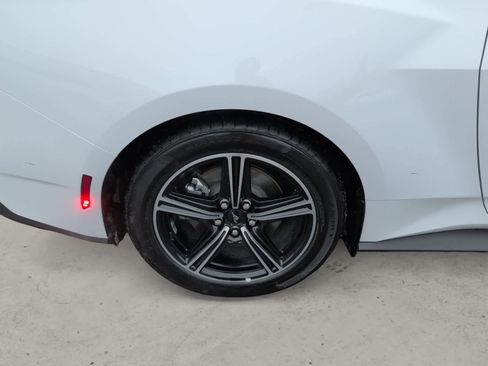 Used 2025 Ford Mustang Premium image 9