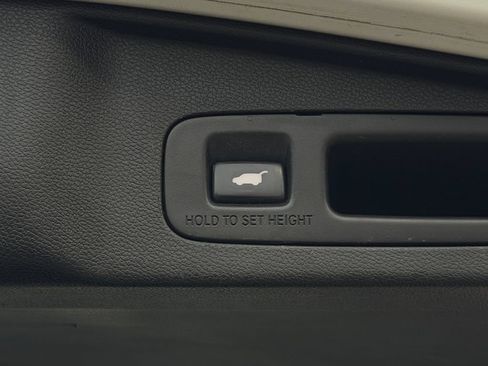 Used 2018 Honda CR-V Touring image 10