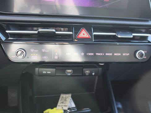 Used 2023 Kia Niro EX image 17