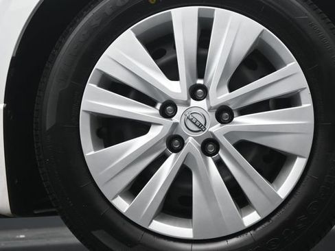 Used 2025 Nissan Sentra S w/ Lighting Package FWD image 9