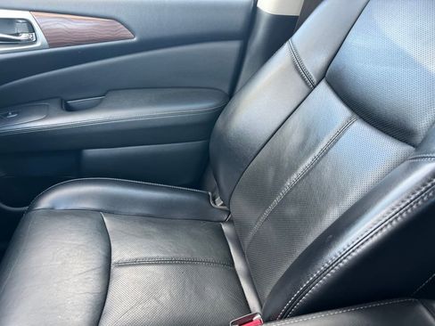 Used 2020 Nissan Pathfinder Platinum image 34