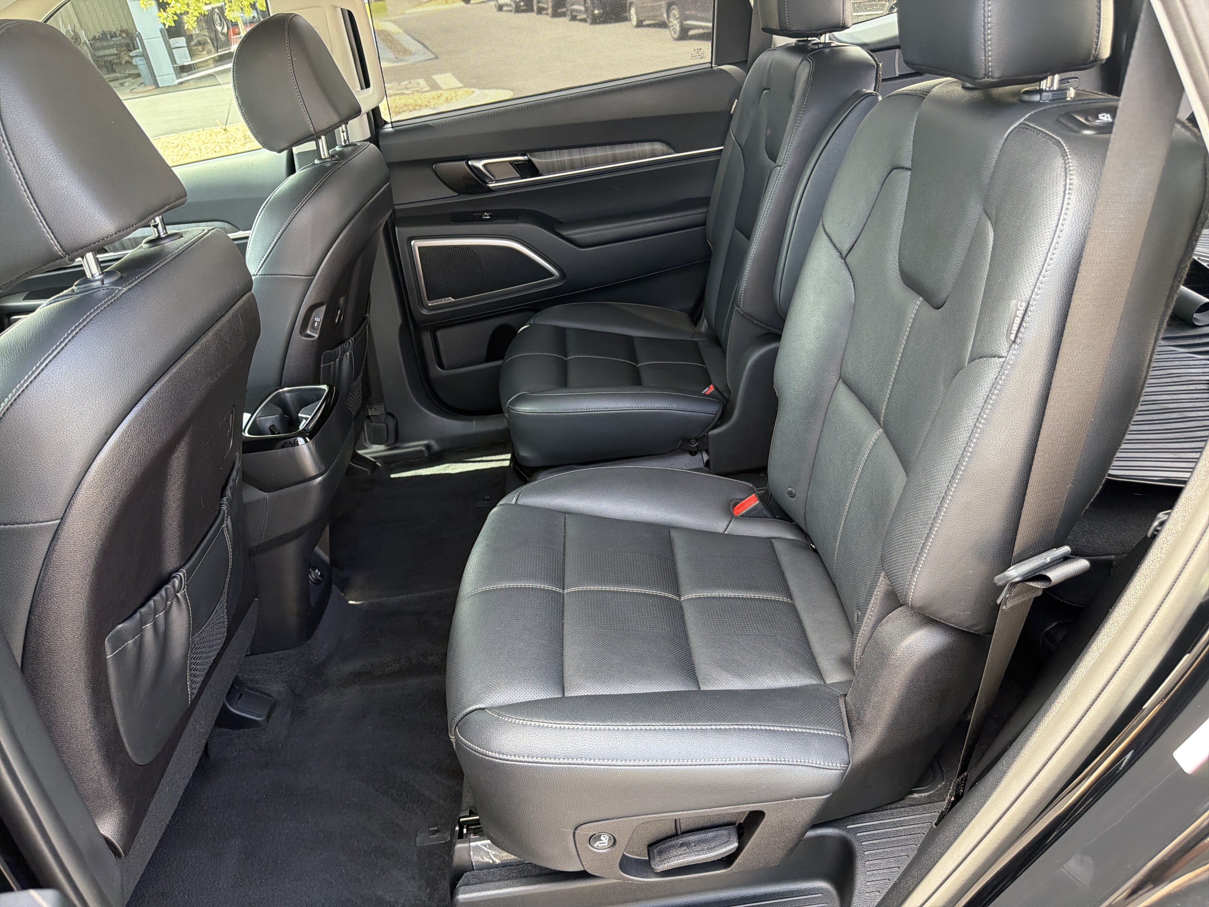 Used 2025 Kia Telluride EX w/ EX Captain's Chair Package FWD image 20