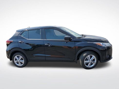 New 2025 Nissan Kicks Play S image 3