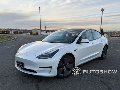 Used 2023 Tesla Model 3 Standard Range image 1