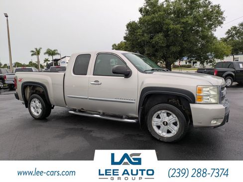 Used 2007 Chevrolet Silverado 1500 LT w/ 1LT Convenience Package AWD/4WD image 1