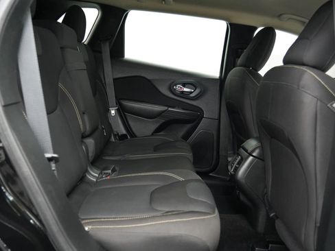 Used 2017 Jeep Cherokee Latitude w/ Safety/Convenience Group image 14