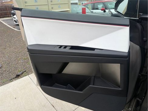 Used 2024 Tesla Cybertruck AWD Crew Cab image 25