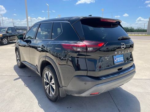 Certified 2022 Nissan Rogue SV FWD image 5