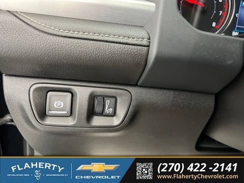 Used 2023 GMC Acadia SLE w/ Driver Convenience Package FWD image 24