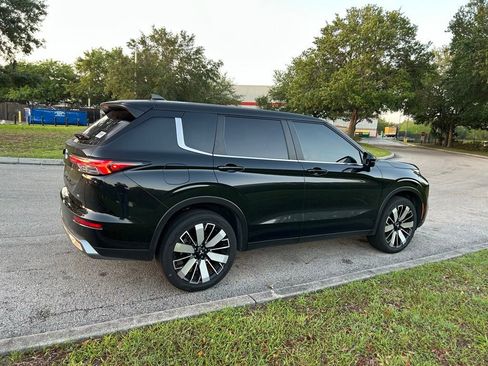 Used 2025 Mitsubishi Outlander SE image 5