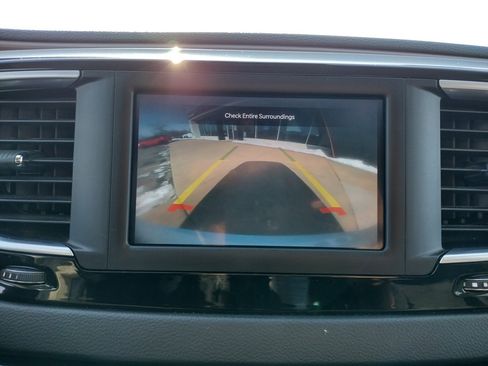 Used 2024 Chrysler Voyager LX image 27