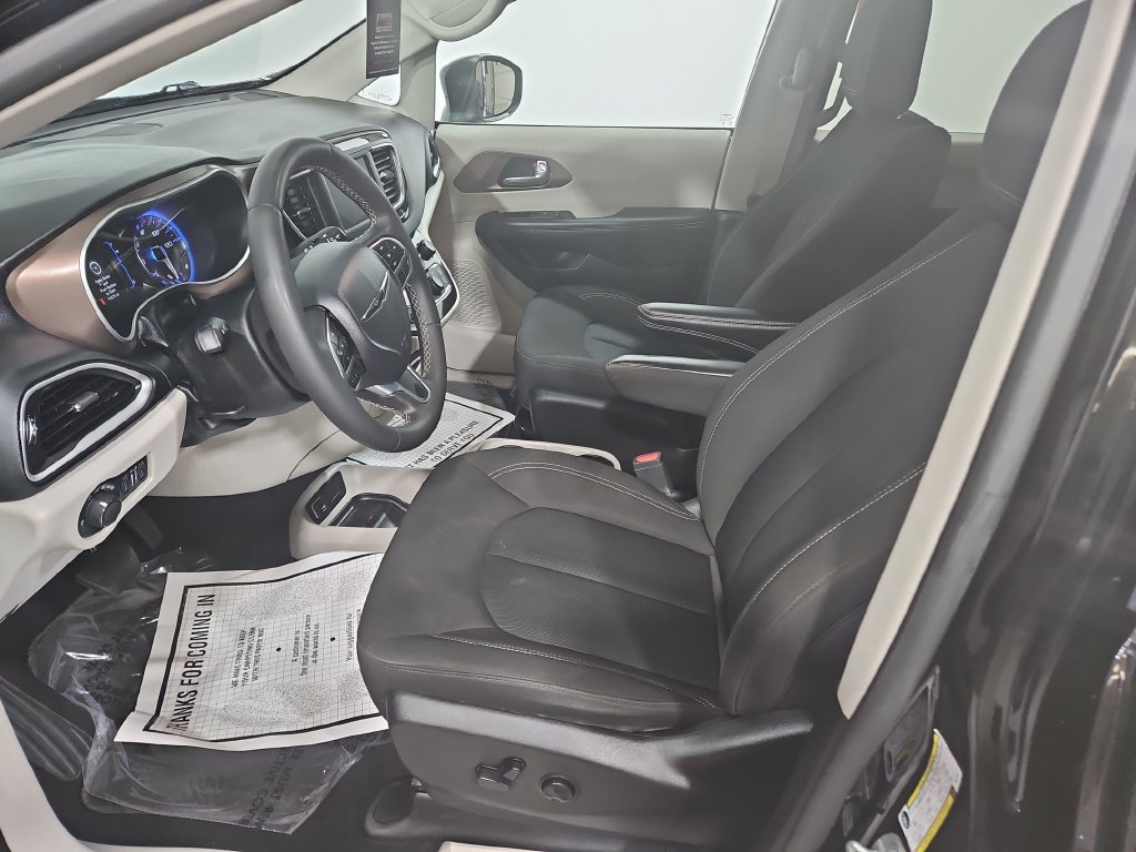 Used 2024 Chrysler Voyager LX FWD image 10