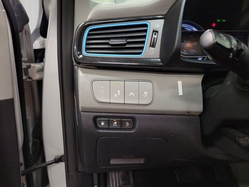 Used 2019 Kia Niro EX FWD image 24