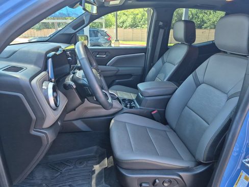 Used 2026 Chevrolet Colorado ZR2 w/ Technology Package AWD/4WD image 13