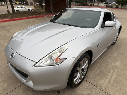 Used 2011 Nissan 370Z Coupe image 6