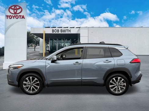 Certified 2023 Toyota Corolla Cross XLE image 8