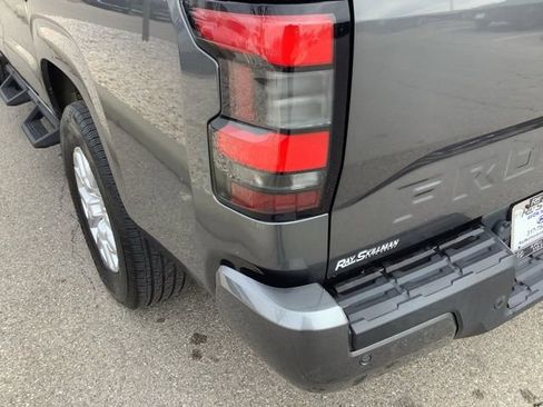 Used 2022 Nissan Frontier SV image 33