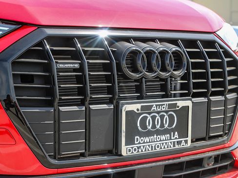 Used 2025 Audi Q3 2.0T Premium w/ Convenience Package image 5