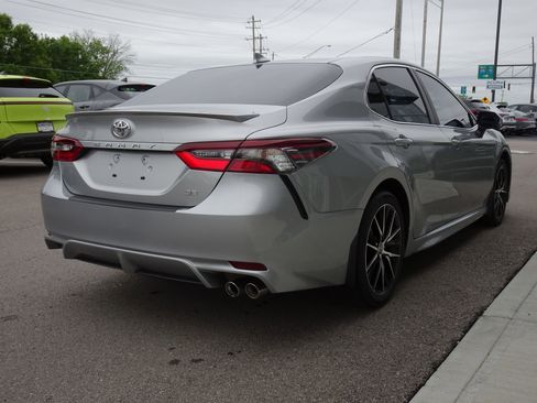 Used 2021 Toyota Camry SE w/ Convenience Package FWD image 5