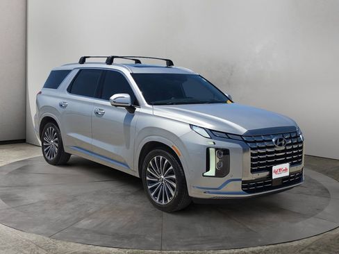 Used 2023 Hyundai Palisade Calligraphy image 7