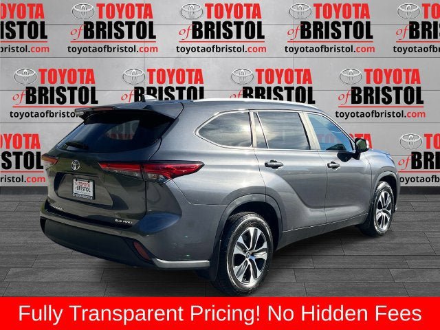 Used 2023 Toyota Highlander XLE AWD/4WD image 3