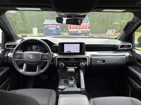Certified 2025 Toyota Tacoma SR5 AWD/4WD image 14